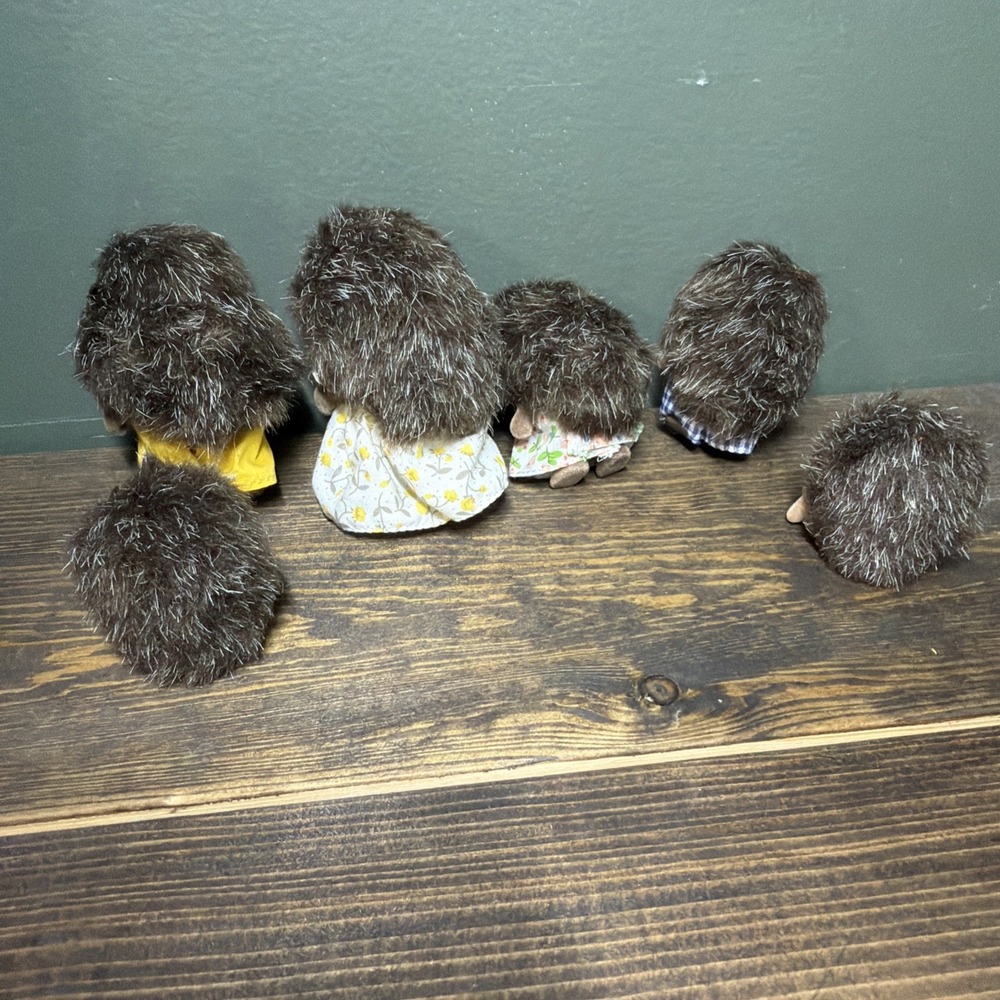 Calico Critters / Sylvanian Families Hedgehog Family – Complete Set of 6 Figures - Picture 4 of 4